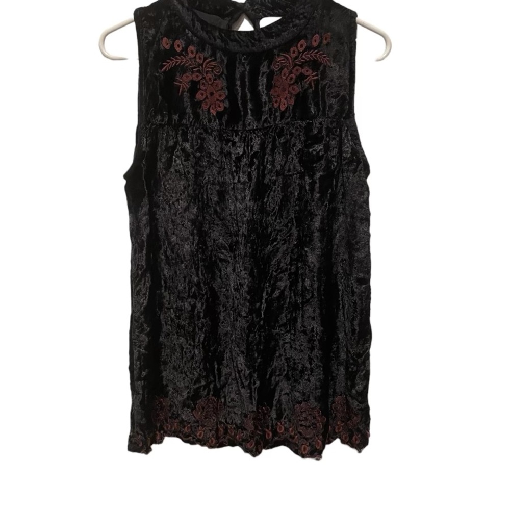 WORLD MARKET, ladies size L/XL , Velvet sleeveless shirt